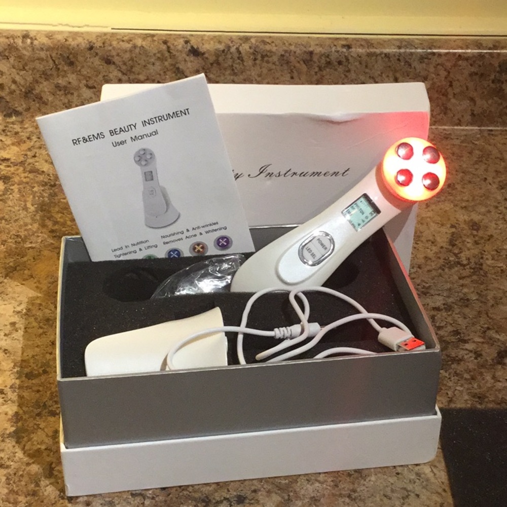 Led beauty light instrument, light therapy